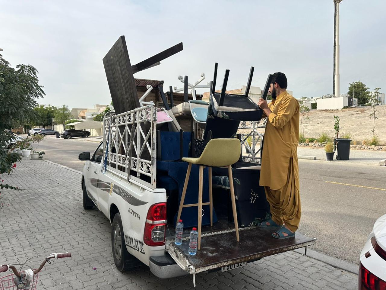 Same Day Junk Removal Service in UAE Free Junk Removal Services Dubai We provide free junk removal in Dubai, with quick and same day removal of old furniture, appliances removal, electronics removal, household removal, office removal, and full house removal. We collect your junk unwanted items and turn them into treasures for others. Simply give us a call, and we’ll handle everything for you.